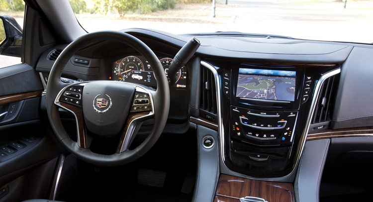  Cadillac to Replace 2015 Escalade’s Dashboard Cover After Running Into Airbag Troubles
