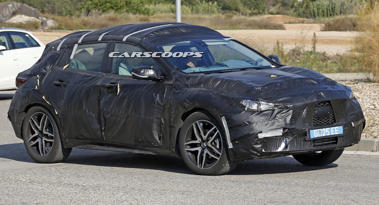  Infiniti’s New Mercedes-Based Q30 Hatch Spied for the First Time