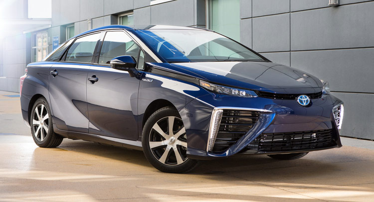  Toyota Names New Fuel Cell Car Mirai [w/Video]
