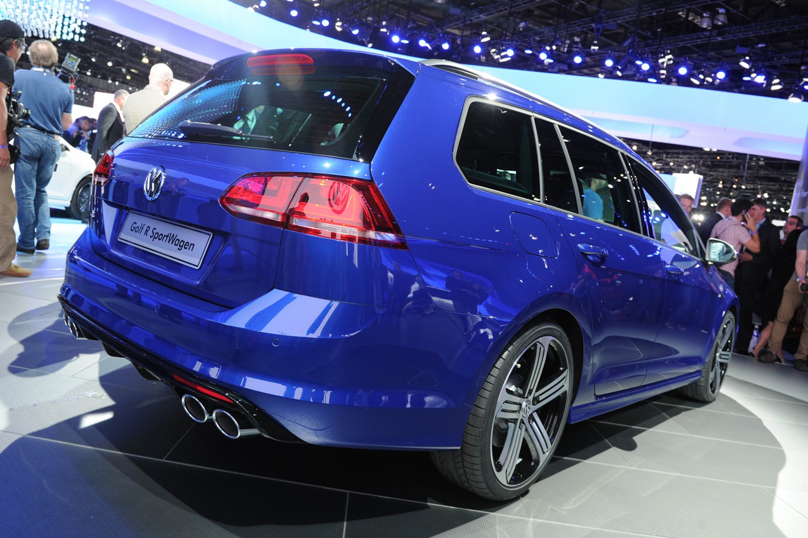 VW's Super Golf R Concept has 400 Horses and Goes up to 175mph or