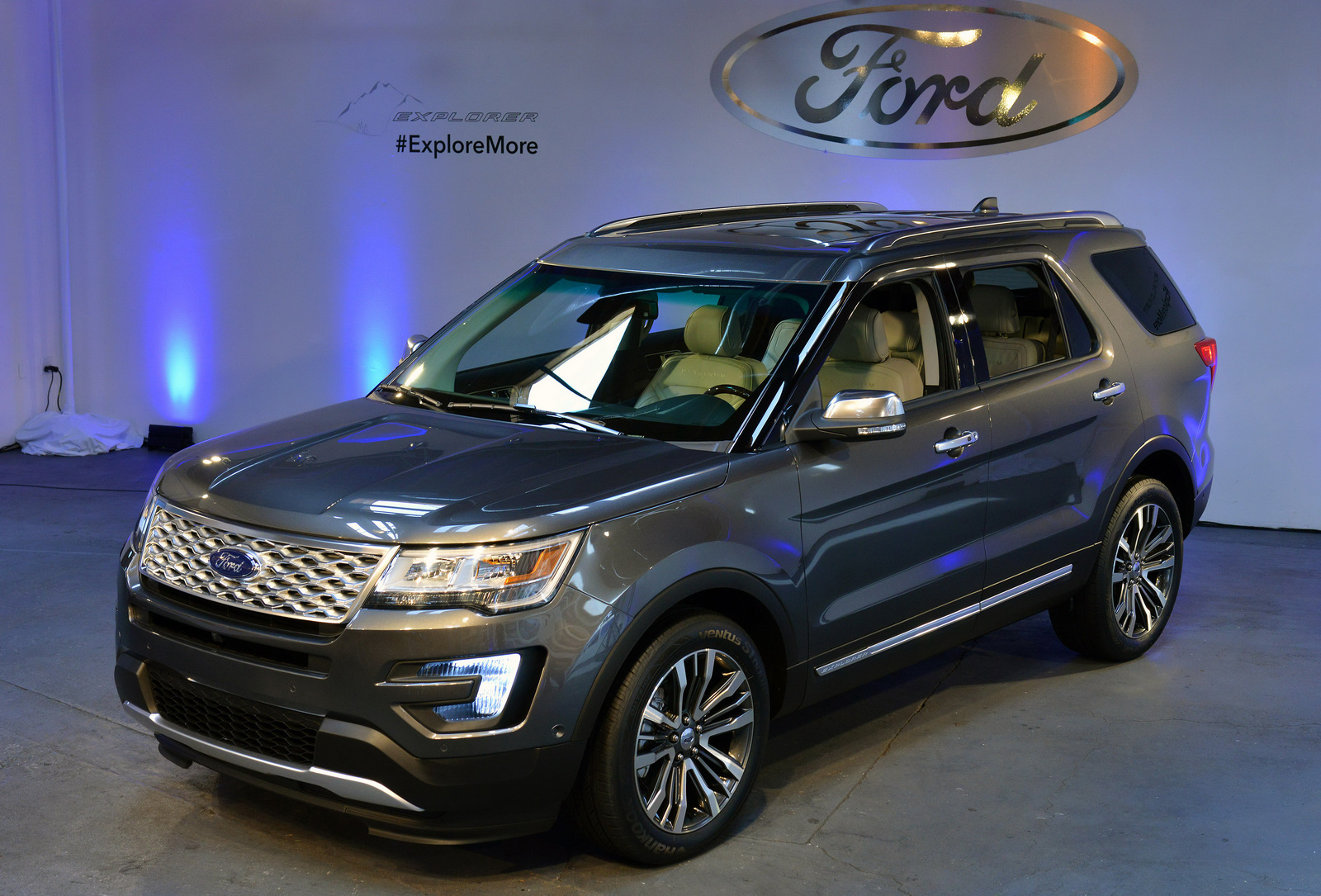 16 Ford Explorer Gets A New Face 2 3l Ecoboost Engine And Platinum Grade Carscoops