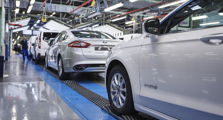  Ford Starts New Mondeo Hybrid Production in Europe [w/Video]