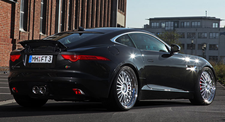  Puss in Wheels: Jaguar’s F-Type Coupe Tries on Schmidt Revolution