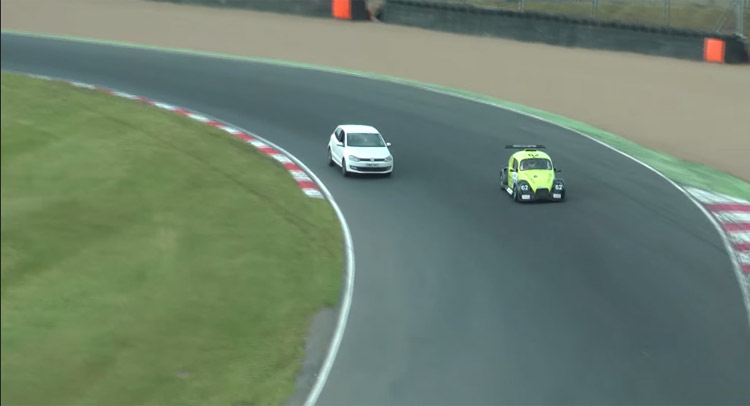  Man in VW Polo Enters Brands Hatch Circuit During a Race, Gets 8 Months in Jail [w/Videos]