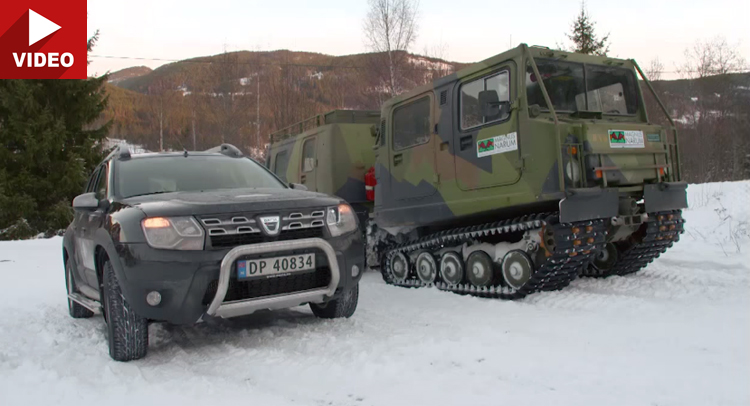  Dacia Duster 4×4 Beats Military Snowcat on Steep Snowy Road