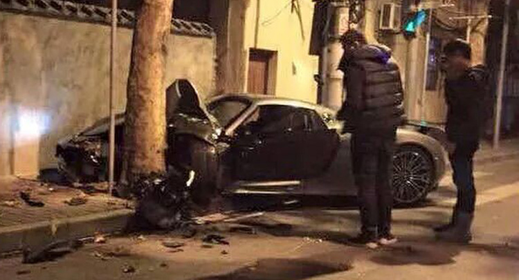  Porsche 918 Spyder Crashes Into a Tree in China, Tree Escapes Unscathed