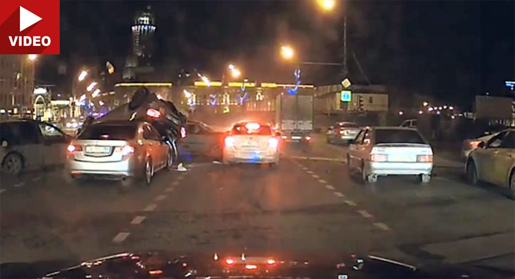  Porsche and BMW Street Racers Cause Massive Accident in Moscow