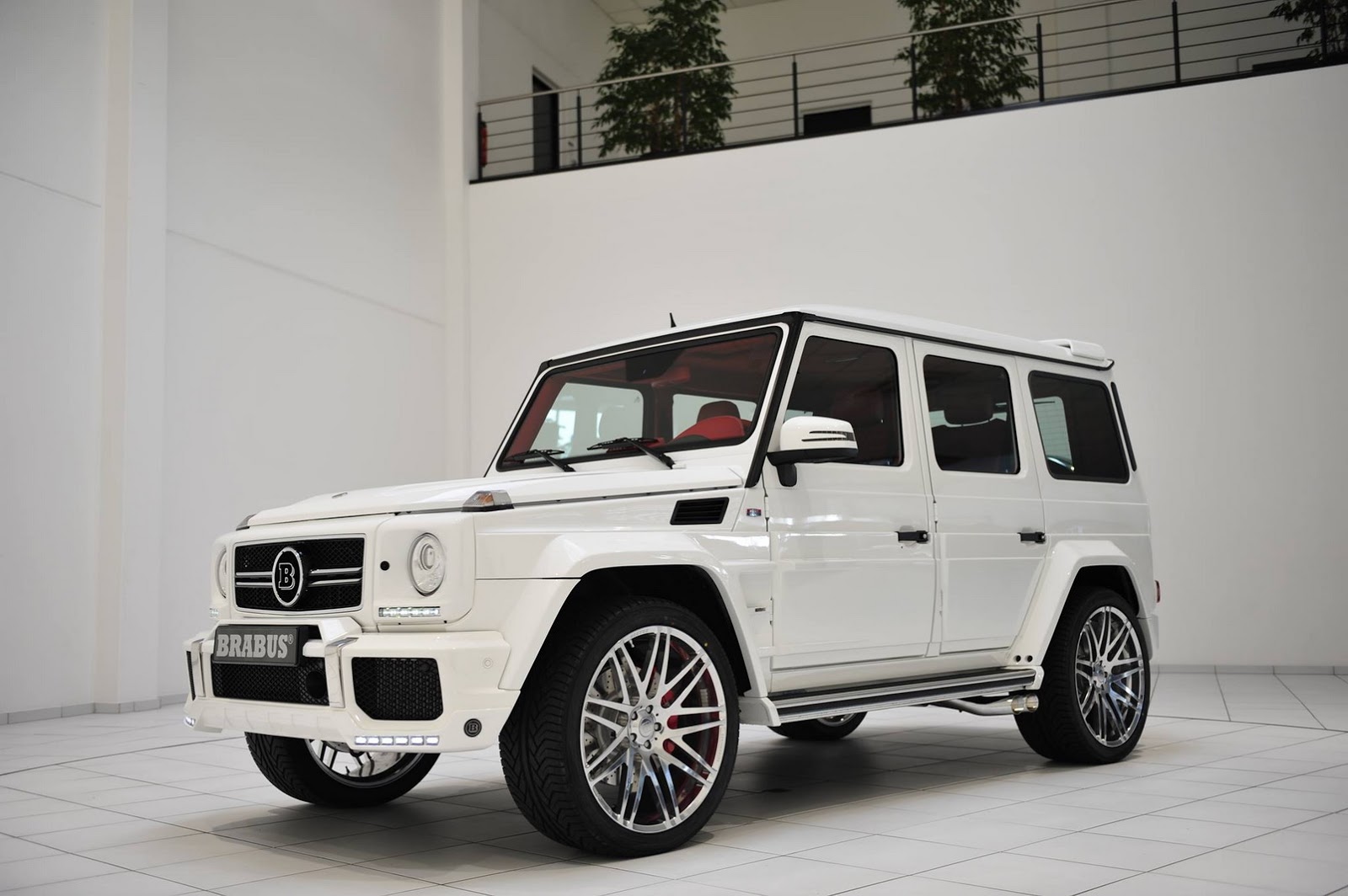 Preference Swipe komme ud for White Brabus G-Wagon Has 'Flamboyant' Written All Over it | Carscoops