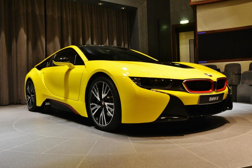 oprejst Bærbar ornament BMW i8 Wears a Yellow Suit with Red Accents | Carscoops