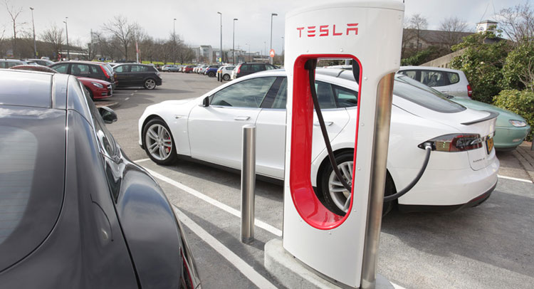  Tesla’s UK Supercharger Network Grows to Twenty