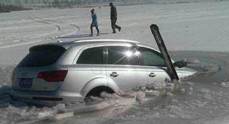  Passengers Make Their Escape While Audi Q7 Sinks Beneath Ice