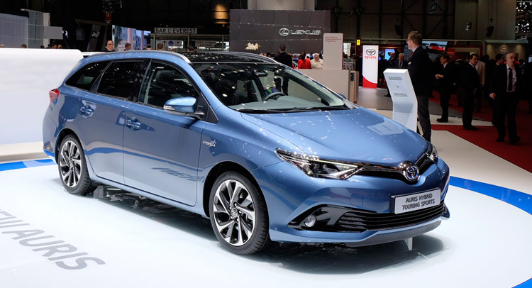  Refreshed Toyota Auris Receives New 1.2-Liter Turbo in Geneva