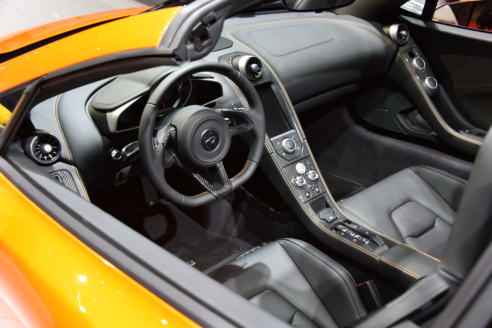 До скольки разгоняется mclaren
