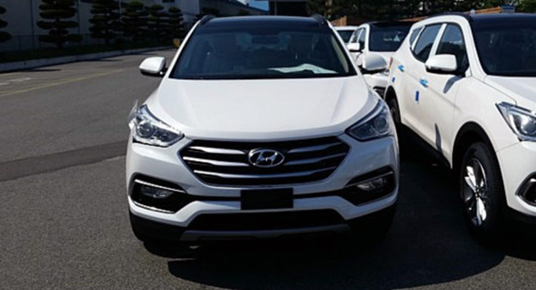  2016 Hyundai Santa Fe Facelift Nabbed Undisguised In Korea
