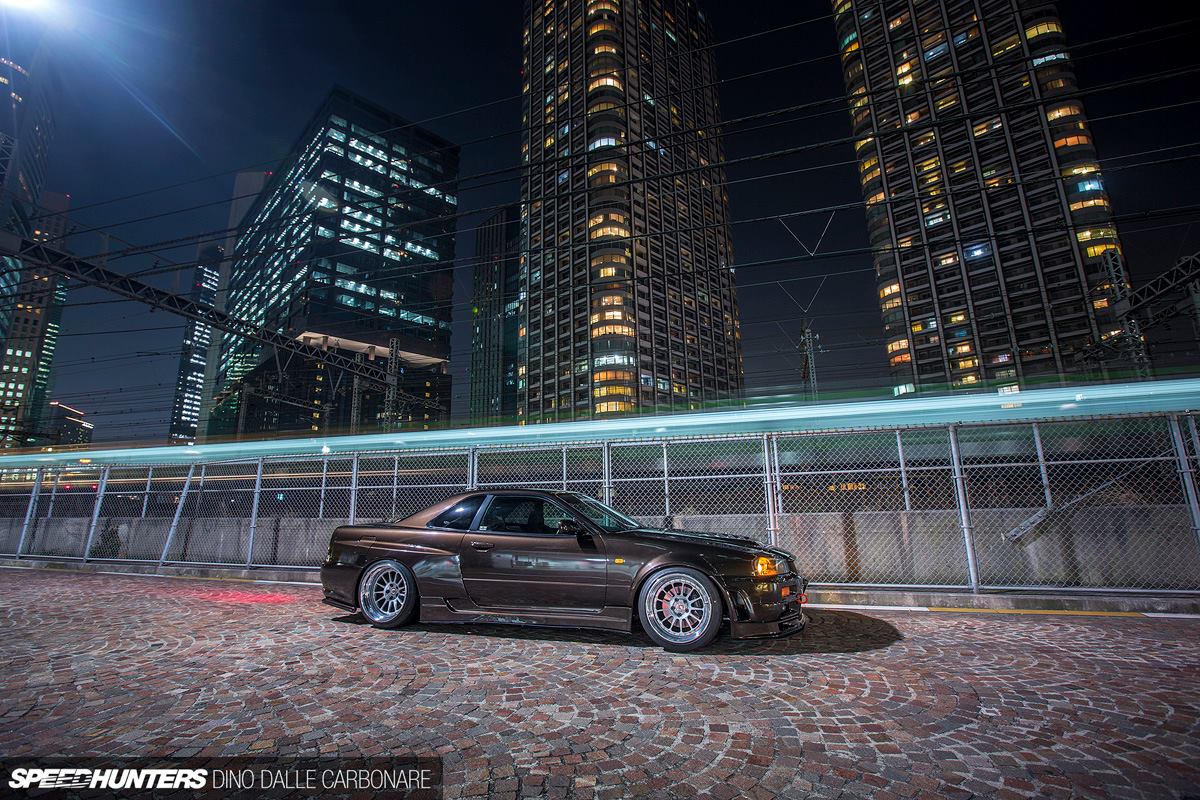 Custom Wheels Look At Home On Iconic Nissan Skyline GT-R R34 | Carscoops