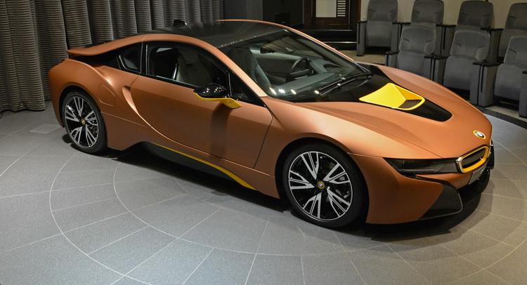  BMW i8 Shows Up Wearing Yellow Highlights