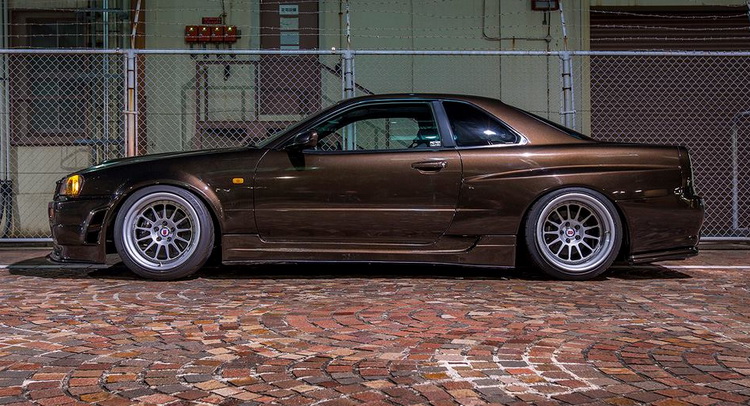 Custom Wheels Look At Home On Iconic Nissan Skyline Gt R R34 Carscoops