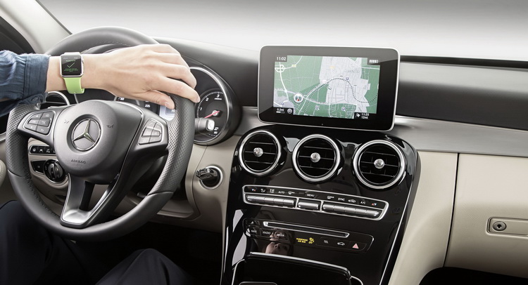  Mercedes Integrates Apple Watch Into Its Nav-Systems For Door-to-Door Experience