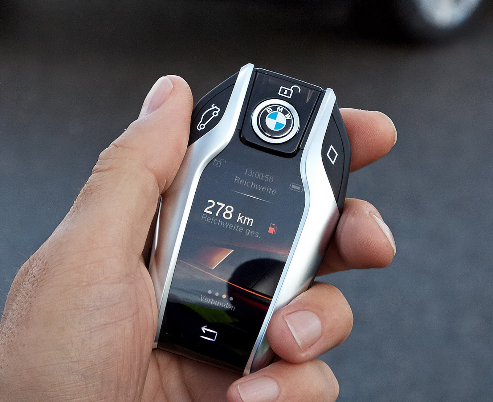 New BMW 7-Series Has A Super Cool Key Fob With A Digital Display That ...