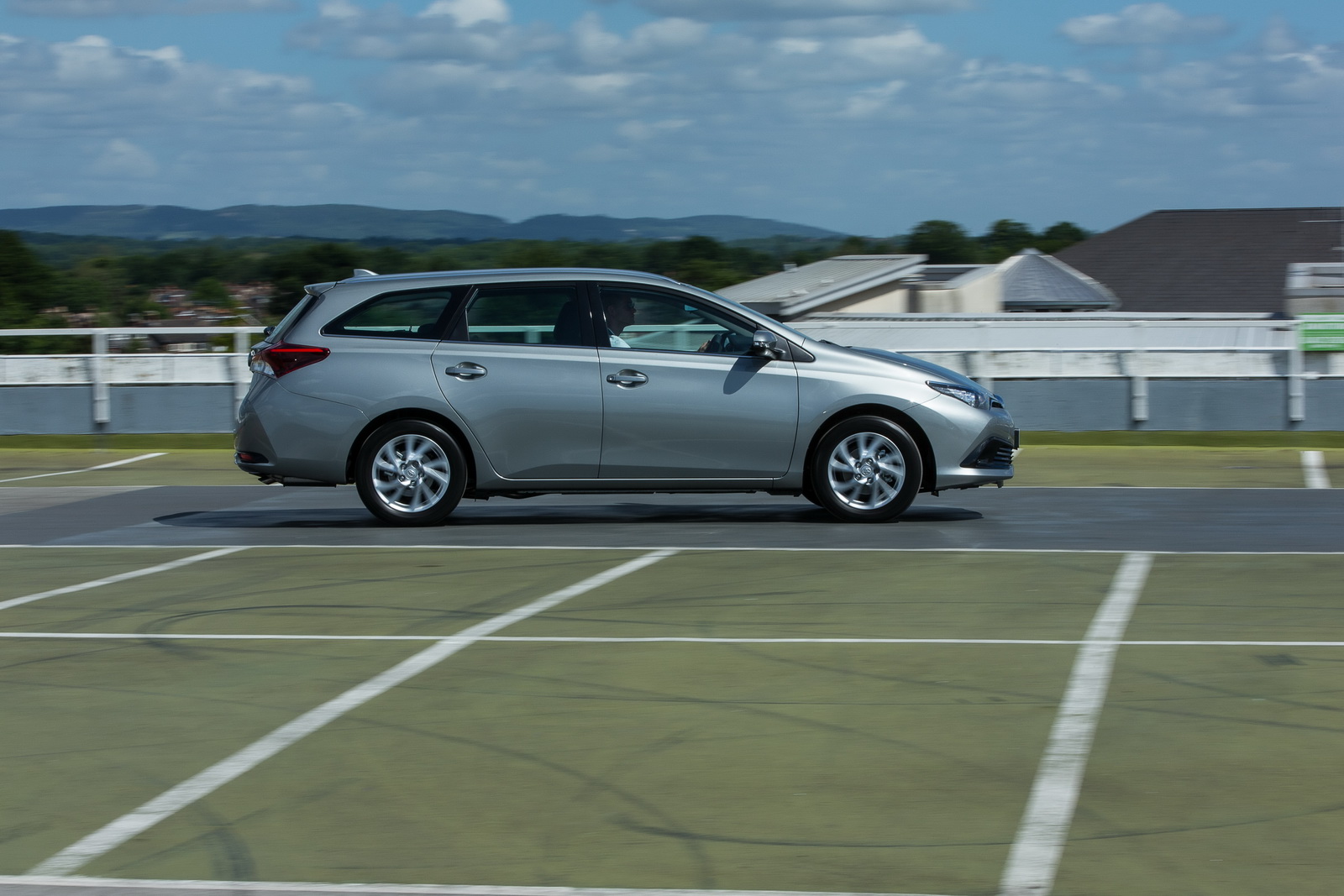 Touring sports. Auris Touring Sports Blue.