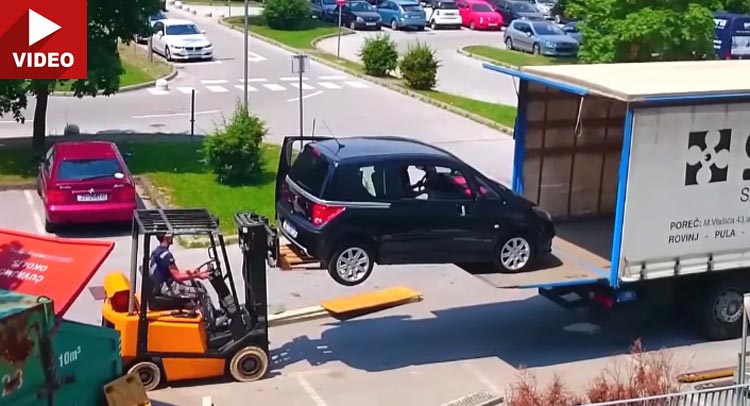  Watch These Guys Load A Peugeot 1007 Onto A Truck “Balkan Style”