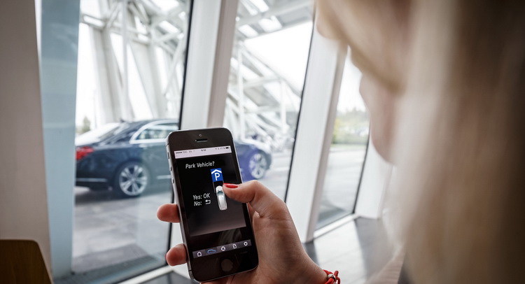  Daimler & Bosch Working on Automated Valet Parking Service