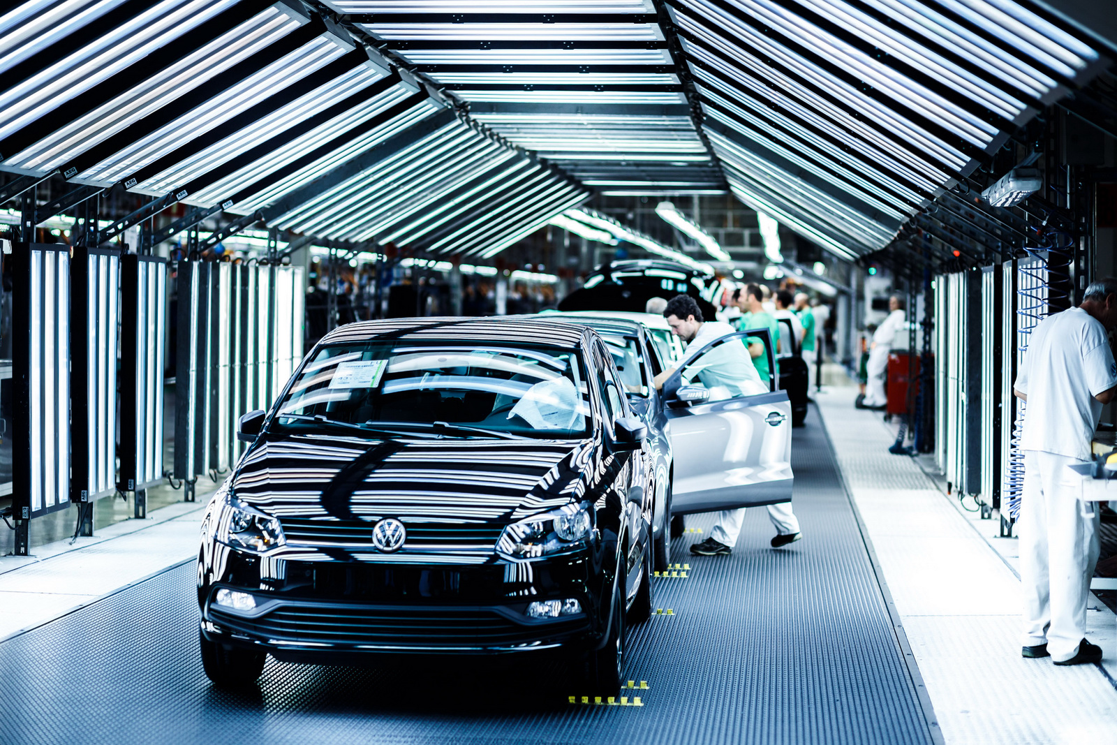 VW Takes The Lead From Toyota In Global Auto Deliveries After First Half Of 2015 Carscoops