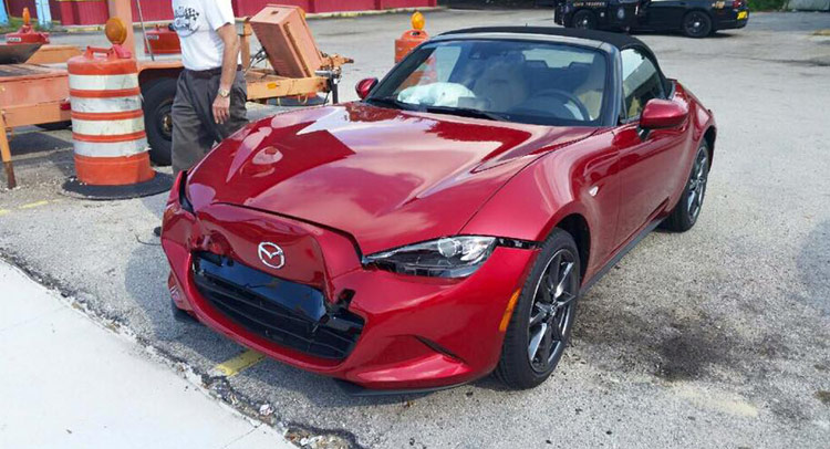  First Recorded 2016 Mazda MX-5 Crash Happens Minutes After Delivery