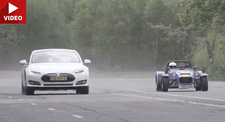  Tesla Model S P85D Shows Caterham’s 620R Who’s The Boss Of The Drag Strip