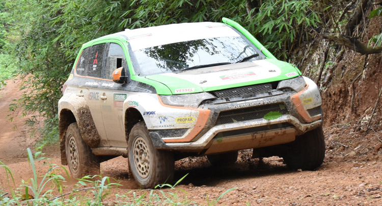  Mitsubishi Outlander PHEV Completes Asia Cross Country Rally 2015