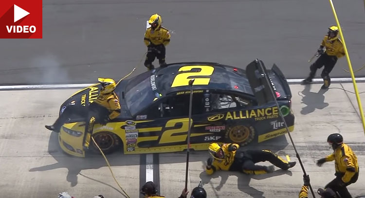  Watch How Brad Keselowski Accidentally Hits His Crew Members During Pit Stop