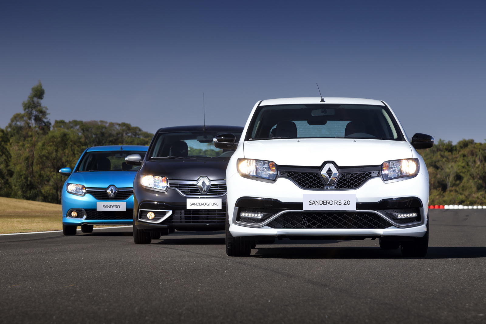 Что лучше рено сандеро или шкода фабия - 92 фото