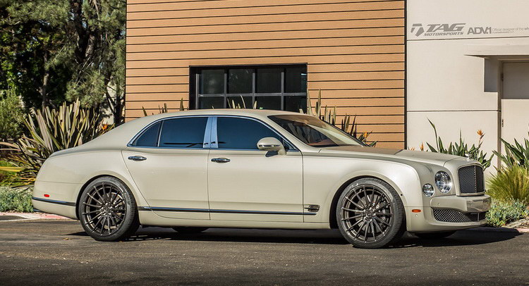  Bentley Mulsanne Stays Graceful On 22″ Custom Wheels