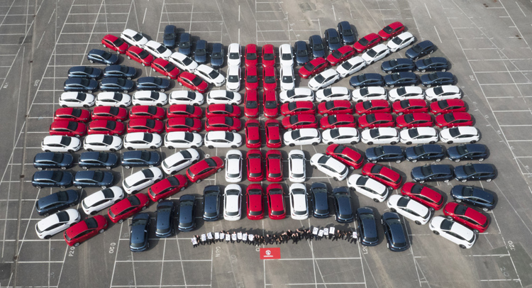  Vauxhall Workers Used 128 New Astras To Form The Union Jack Flag [w/Video]