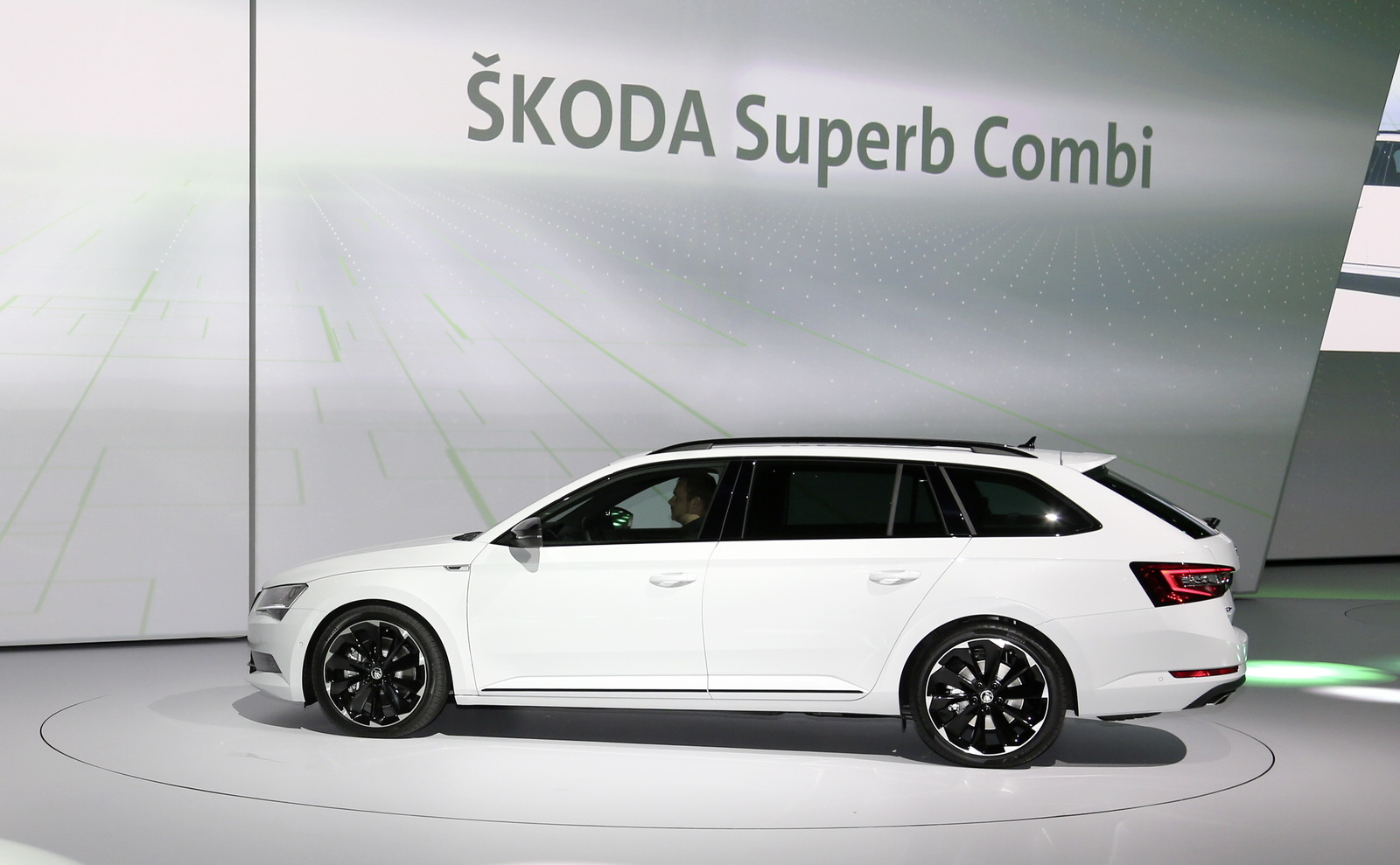 Skoda Gives the Superb A Feistier Look With New SportLine Version