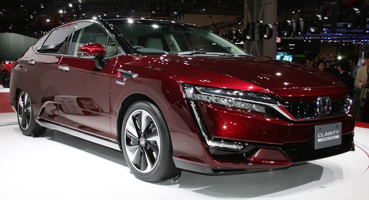  Honda Unveils Clarity Fuel Cell With 700 KM Driving Range, Prices It From $63,630 In Japan