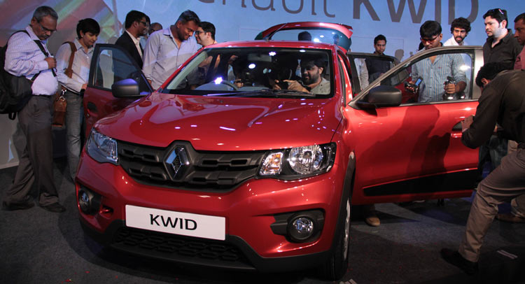  Renault Gets 25,000 Bookings For $4k Kwid In Just Two Weeks