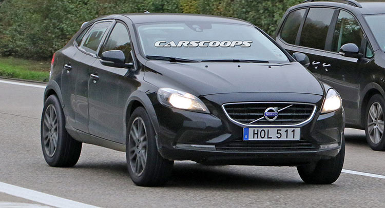  Mule Shows That Volvo’s New XC40 Compact SUV Is On Its Way