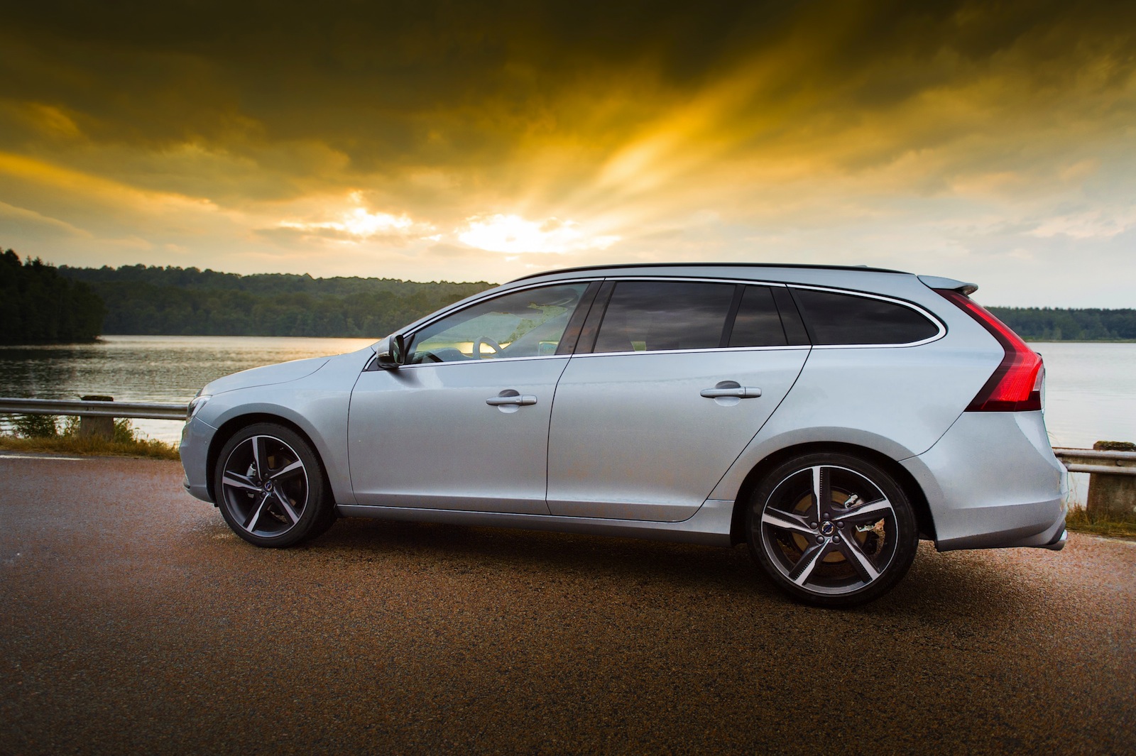 Volvo Introduces Awd To S60 V60 Xc60 T6 Drive E Models Carscoops