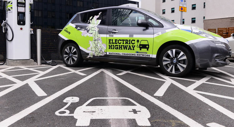  Nissan Pushes UK Government For EV-Specific Road Signs