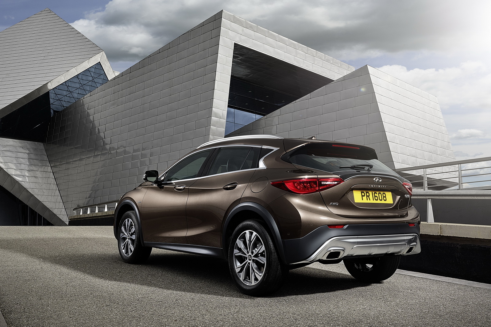 Official: Infiniti Unveils QX30 Compact Crossover In LA | Carscoops