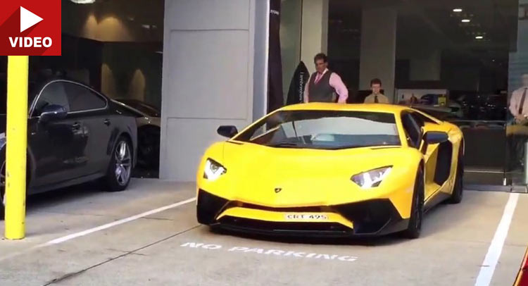  Lucky Owner Picks Up New Lamborghini Aventador SV, Gives First Impressions