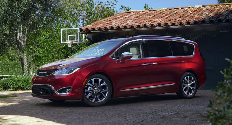 2018 town and country minivan