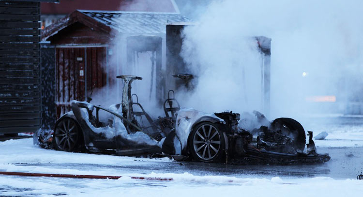  Tesla Model S Destroyed By Fire While At Norwegian Supercharger