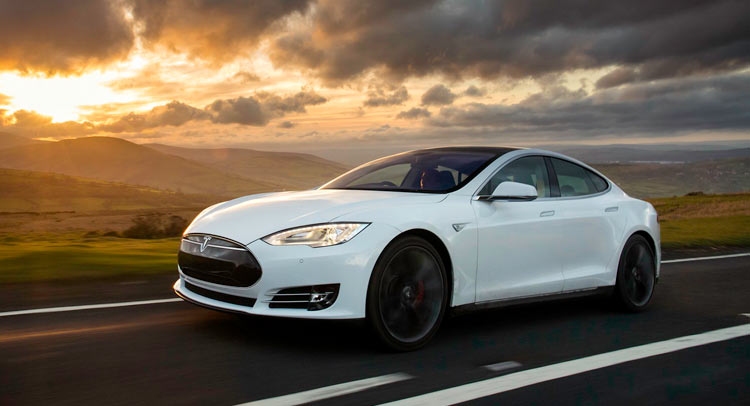  Tesla Updates Autopilot And Adds “Summon” Self-Parking System