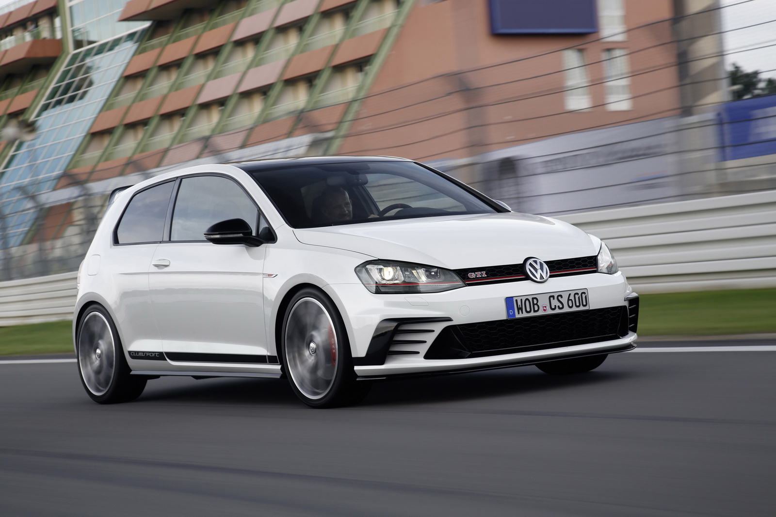 VW Golf GTI Clubsport Revealed With Nearly 300 HP, Still FWD