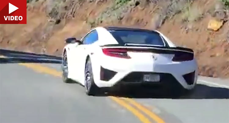 Watch What Happens When An Audi RS4 Chases Acura’s 2017 NSX