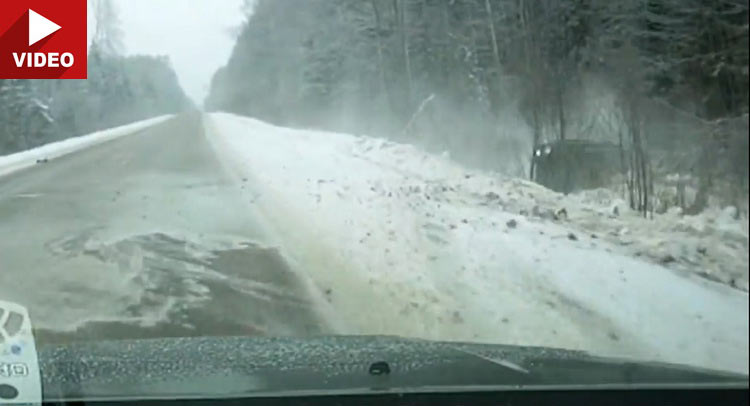 Hyundai Tucson Loses Its Footing, Ends Up In A Ditch