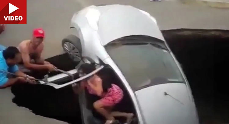  Sinkhole Tried To Feed On Family Car In Peru