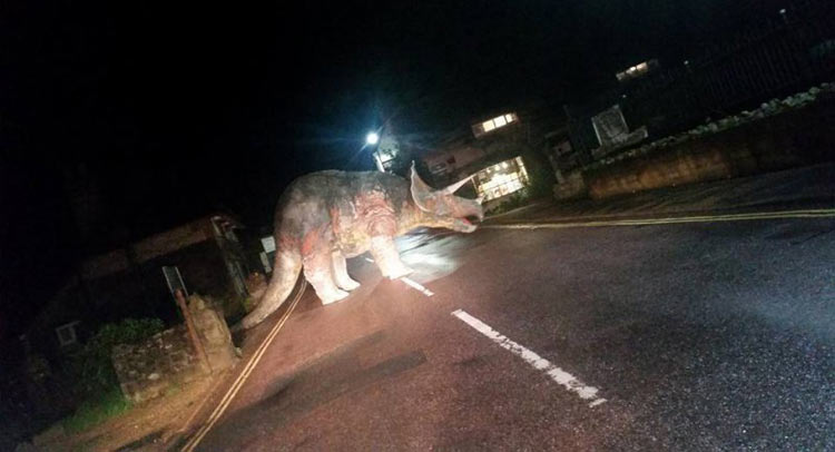  20-Foot Dinosaur Blocks Road In The UK, Say What?